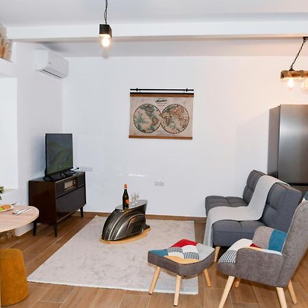 Captain Theo'S Modern Apartment Maria Lefkímmi Exteriér fotografie